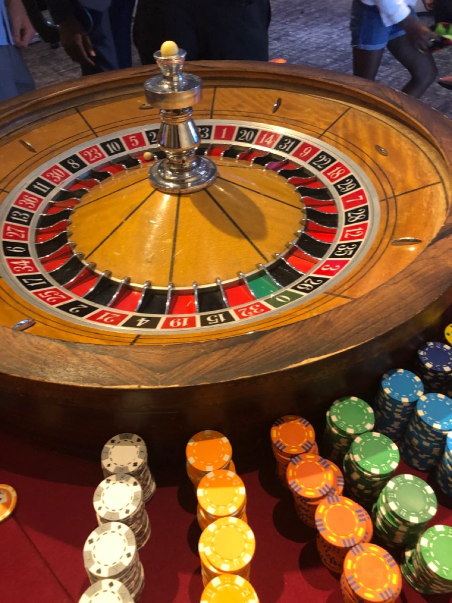 Plinko Casino کھلاڑیوں کے لیے لائیو کیسینو سیکشن