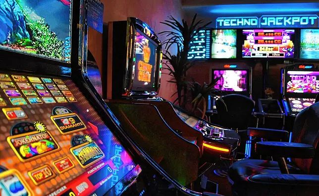 پاکستان میں Plinko Casino کا آن لائن کیسینو سیکشن کھولیں۔